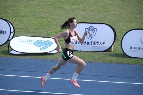 鍾欣儒 - 這是本人在去年全大運時比賽照片 
也榮獲第二名的佳績