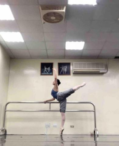 提供舞團服務的專家Yi