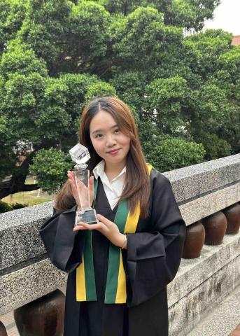 歐佩欣 - 獲獎「優秀青年」