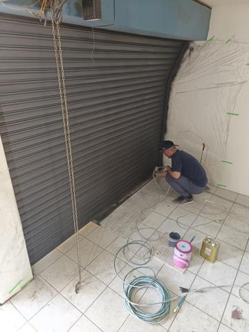 陈冠佑 - 铁门喷漆