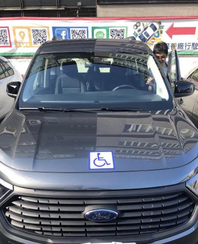 陳先生 - 無障礙車
