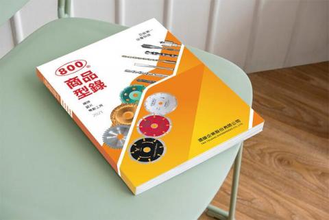 新域平面設計 - [各式型錄]　
型錄、書籍、菜單&hellip;等
項目、紙張、加工繁多，歡迎詢問。

作品：https://thingindesign.blogspot.com/
賴阿依滴：cesin
價格會依案件複雜程度有所不同，詳情及估價請詢問。