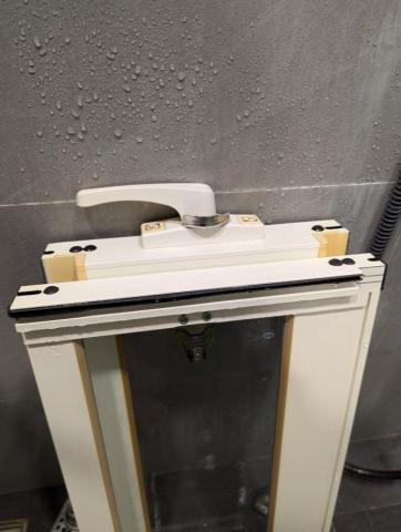 小陳 - 窗戶把手上菸垢(後）