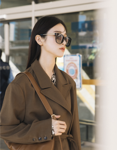 闕妏庭 (專案經理) - 大學眼鏡_情境攝影