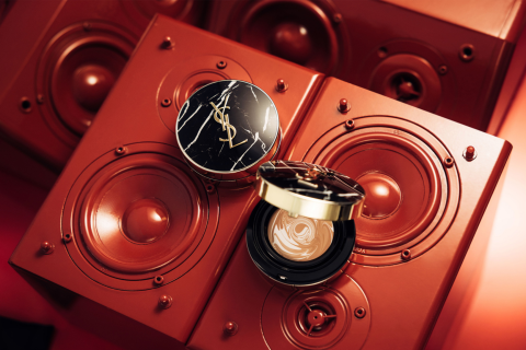 闕妏庭 (專案經理) - YSL商品照(含道具製作)