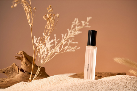 闕妏庭 (專案經理) - LYBIR_香水情境攝影