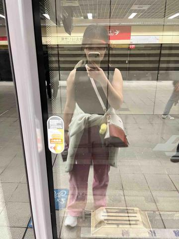 李孟珈 - 衣品一般