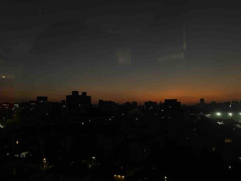 李孟珈 - 躺床上看日落