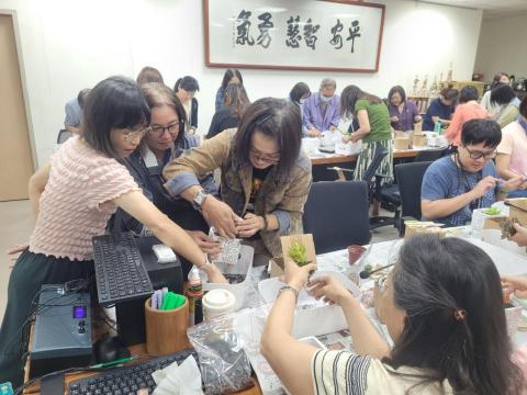 花。楽しいみ花藝設計～花藝師到您家～～ - 作品分享
及師生上課花絮