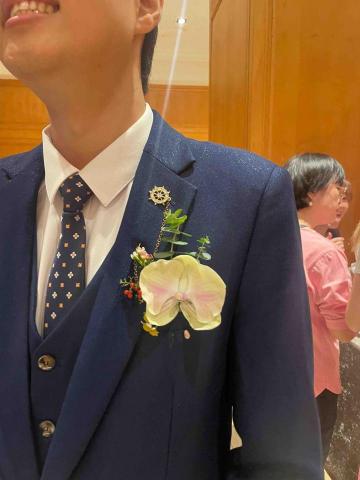 花。楽しいみ花藝設計～花藝師到您家～～ - 新郎胸花