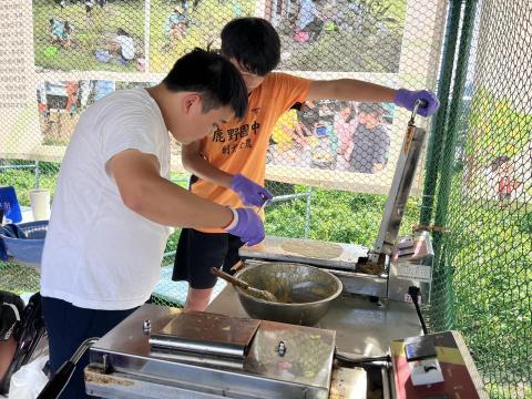 廖志豪 - 教學生做蛋捲