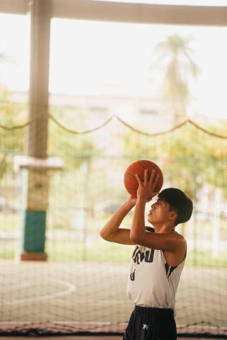 竣凱老師 - 籃球比賽