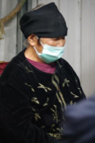 黃伊凡 - 祈禱的婦人