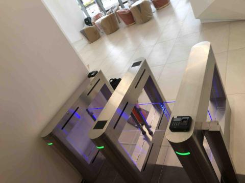 陳柏憲 - 通關機和卡機安裝