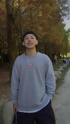 提供籃球歌服務的專家劉琮旭