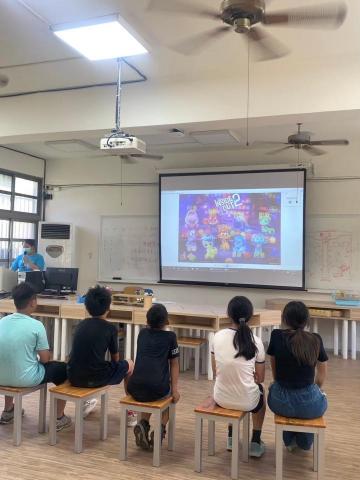 許毓云 - 暑期營隊老師