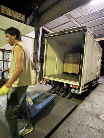 吉運物流 - 團購廠商配貨包膜作業