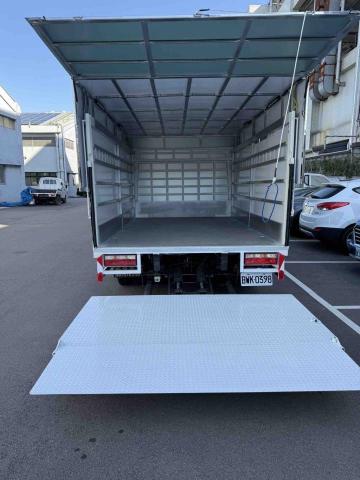 賀運搬家貨運 - 5噸硬棚升降箱貨車
