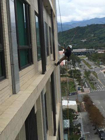 陳英傑 - 飯店定期清潔保養作業