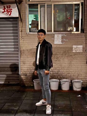 提供衝浪不會游泳服務的專家陳其睿