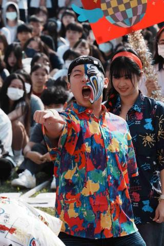 許晉僥 - 校慶&mdash;創意進場