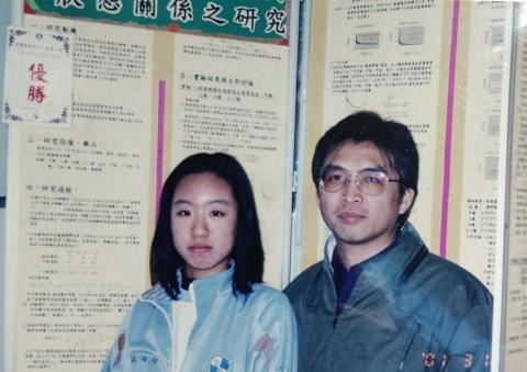 林鑫政 - 本人指導學生參加台灣北區科展比賽獲得高中化學科優勝獎，並代表北二區學校參加全國中小學科展比賽