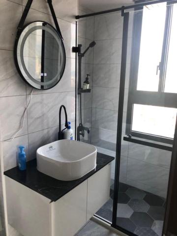 朱家麟 - 衛浴改造-淋浴間貼六角磚