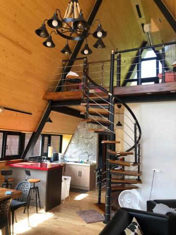 朱家麟 - 鋼構木屋民宿-旋轉梯