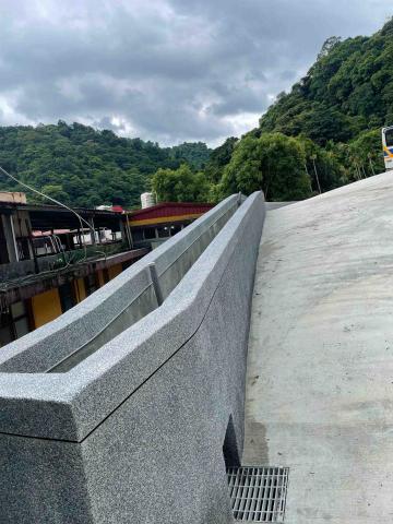 高宇泥作修繕工程 - 花臺抿石