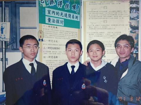 林鑫政 - 本人指導學生參加新北市科展比賽獲得國中組物理科優等獎