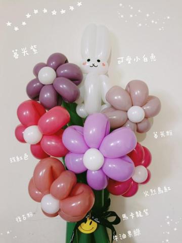 小曼姐姐玩氣球 - 小兔子氣球花束