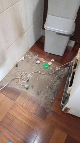 陳芳卿 - 木質地板冰箱後方清潔前後的照片