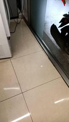 陳芳卿 - 地板邊邊角角清潔後