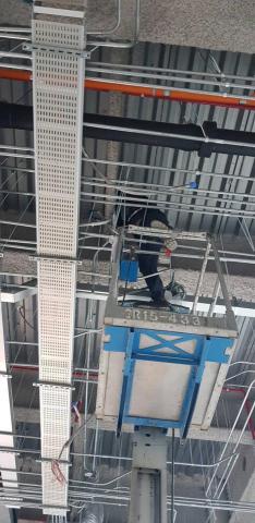 興利富實業水電 - 高空作業車:EMT配管、拉線 興利富實業水電 - 高空作業車:EMT配管、拉線