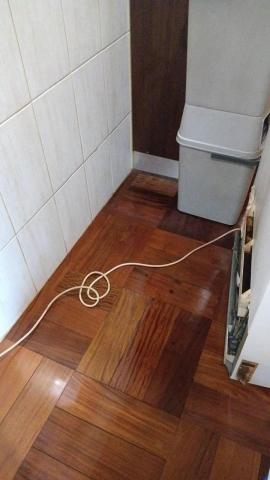 陳芳卿 - 冰箱後方清潔後地板的照片