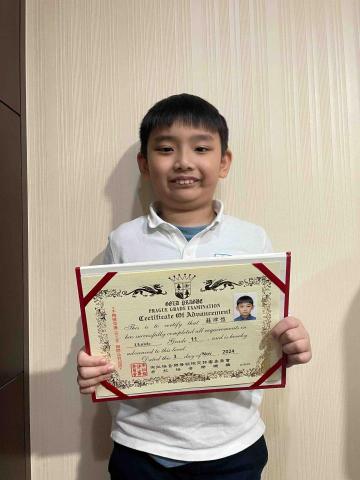 小筑老師 - 指導學生參加布拉格全國音樂晉級檢定通過烏克麗麗11級