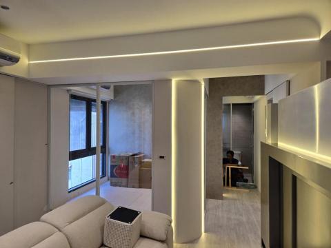 黃嘉文 - 弧形造型天花板，弧形立牆的和室造型空間。搭配鋁燈條，塑造光源多元性。