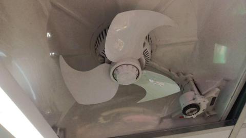 陳芳卿 - 天花板排風扇清潔後