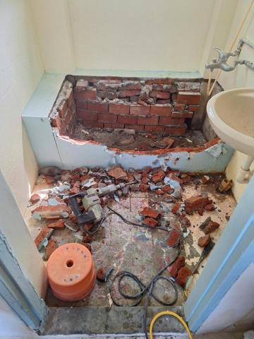 啟程泥作工坊 - 浴缸拆除