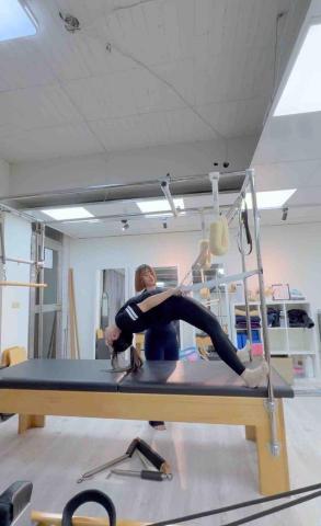 物理治療師/健身教練/器械式皮拉提斯教練-林佩君 - 凱迪拉克床 物理治療師/健身教練/器械式皮拉提斯教練-林佩君 - 凱迪拉克床