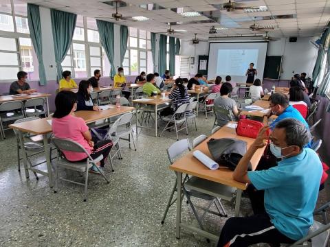 力揚乒乓運動館館卓教練 - 嘉義大同國小-十二年國教有效教學策略專業社群教師研習講師