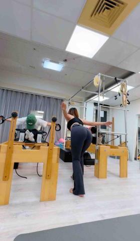 物理治療師/健身教練/器械式皮拉提斯教練-林佩君 - 核心床 物理治療師/健身教練/器械式皮拉提斯教練-林佩君 - 核心床