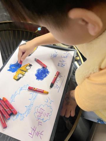 CLOUD/畫畫/ＤＪ老師 - 兒童中英繪畫教學