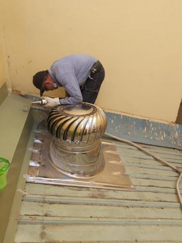 何美工程行 - 風球安裝