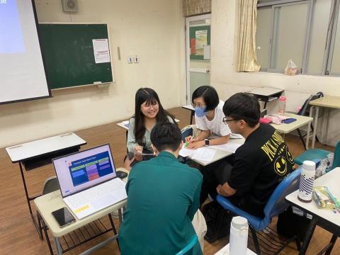 黃品綺 - 參與研習，精進自我