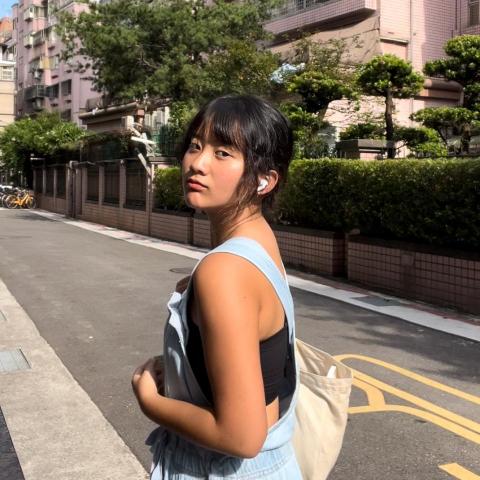 提供211服務的專家黃薇芩