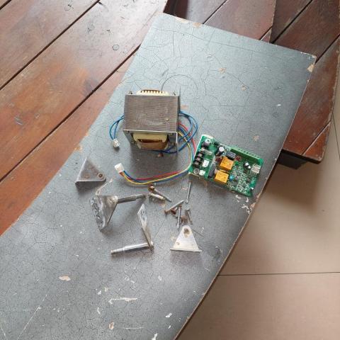 宏源機電 - 排煙窗機板變壓器與拉桿材料更新工程㈡