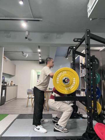 寶藏健身房 Treasure Fitness - 專項訓練課程
除了一般基礎肌力訓練外，我們教練也能提供健力、舉重及CF等初階暨進階專項課程