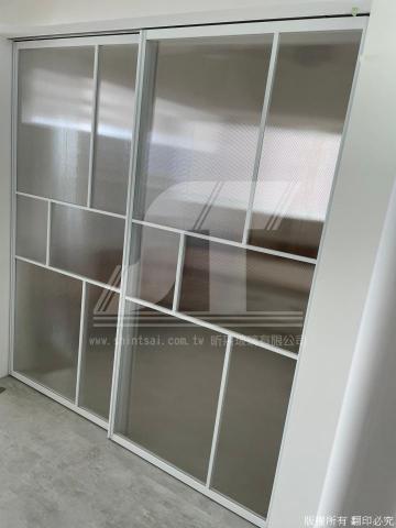 昕采鋁框拉門 櫥櫃門 鋁框隔間 衣櫥拉門工廠 - 鋁框玻璃拉門、懸吊拉門、固定鋁框玻璃、鋁合金隔間玻璃 櫥櫃門  細框拉門 櫥櫃玻璃門 酒櫃玻璃開門 軌道滑門 黑色玻璃隔間 開放式隔間 緩衝拉門 衣櫥拉門 和室拉門