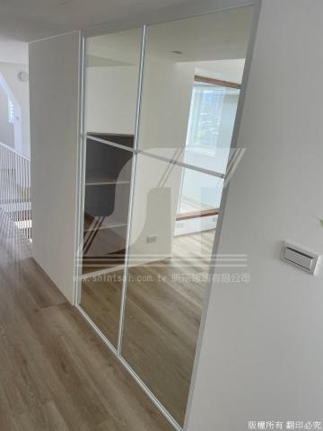 昕采鋁框拉門 櫥櫃門 鋁框隔間 衣櫥拉門工廠 - 鋁框玻璃拉門、懸吊拉門、固定鋁框玻璃、鋁合金隔間玻璃 櫥櫃門  細框拉門 櫥櫃玻璃門 酒櫃玻璃開門 軌道滑門 黑色玻璃隔間 開放式隔間 緩衝拉門 衣櫥拉門 和室拉門